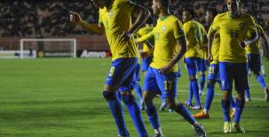 Brazil's Richarlison celebrates after scoring against Bolivia during their South American qualification football match for the FIFA World Cup Qatar 2022 at the Hernando Siles stadium in La Paz on March 29, 2022. (Photo by Jorge Bernal / AFP)