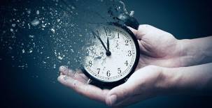 En 2020, científicos que dirigen las manecillas del simbólico reloj del fin del mundo, anunciaron que la humanidad nunca había estado tan cerca de su propio fin, más que “incluso en el apogeo de la Guerra Fría”.