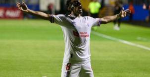 Edwin Rodríguez marcó dos goles para el Olimpia ante el Firpo por la Copa Centroamericana.