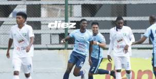 El zaguero colombiano Juan Carlos Mosquera Moreno celebra el gol que originó los tres puntos para Génesis PN en la casa de Platense. Fotos Neptalí Romero.