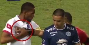 Video: La agresión de Jerry Bengtson al árbitro Armando Castro que le fue perdonada; le bajó la mano y le gritó en su cara