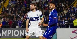 Thomas Muller y Marcelo Pereira en el pleno duelo de ida de la Copa de Campeones de la Concacaf en el estadio Fello Meza. Foto cortesía Cartaginés.