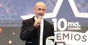 Eduardo Espinel gana el Premio DIEZ al 'Mejor técnico del año 2025': Lo dedico a toda la gente de Olimpia