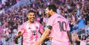 Lionel Messi celebra con su compañero Luis Suárez en el Chase Stadium. Foto cortesía Inter Miami.