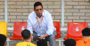 El vicerrector Darío Cruz tuvo una extensa charla con el plantel de futbolistas de la UPNFM. FOTOS: David Romero / DIEZ.HN