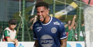 Rodrigo de Olivera quiere vestir la camisa de Motagua para el Clausura 2026. (Foto generada por la IA)