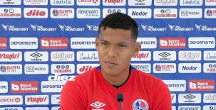 Onán Rodríguez atendió a los medios de comunicación en la previa del juego entre Olimpia vs Real España en San Pedro Sula. Foto Carlos Castellanos.