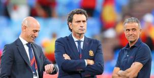 José Francisco Molina cuando era director deportivo de España, junto a Luis Rubiales, expresidente de la Federación de Fútbol de España y Luis Enrique, en ese momento entrenador de la Furia Roja. Foto Archivo