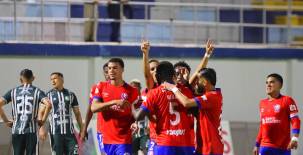 Olimpia se revitaliza recetándole media docena de goles al Juticalpa FC con doblete incluido de Michaell Chirinos