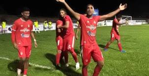 El uruguayo Álvaro Torres celebrando el segundo gol de Real Sociedad contra Arsenal Sao. Foto cortesía Real Sociedad.