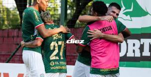 Nicolás Messiniti celebrando el segundo gol del Marathón frente a los Lobos. Fotos Mauricio Ayala y Neptalí Romero.