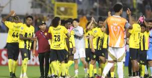 Real España vivió una pesadilla en la Concacaf y cambiará de chip este viernes para buscar mantenerse en la cima del Clausura. Foto Mauricio Ayala