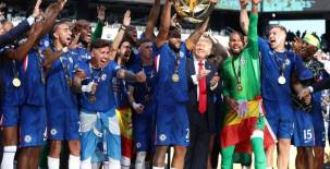 Raheem Sterling rescindió su contrato del Chelsea por falta de minutos en la temporada y queda como agente libre.