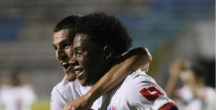 Olimpia recibe a Real España en el Estadio Nacional Chelato Uclés de Tegucigalpa. FOTOS: Marvin Salgado.
