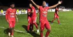 El uruguayo Álvaro Torres celebrando el segundo gol de Real Sociedad contra Arsenal Sao. Foto cortesía Real Sociedad.