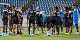 Legionario hondureño se da cuenta en plena concentración con la Selección que queda fuera de su equipo: así lo confirmaron