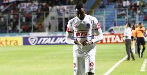 El delantero Yustin Arboleda recibirá cuatro partidos de sanción por las críticas a los árbitros tras ser expulsado.