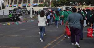 Imágenes de aficionados ingresando al estadio Azteca para el juego de México vs Portugal. Foto cortesía Nación.