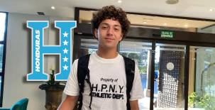 Leandro Padilla brindó declaraciones a los micrófonos de DIEZ en su llegada al hotel de concentración en España. Foto: Mario Figueroa | Enviado Especial