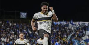 El hondureño Dereck Moncada festeja su anotación con el Internacional de Bogotá. Fue su quinto gol en el torneo y lo hizo al Millonarios. Foto cortesía