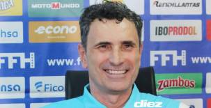 José Francisco Molina, seleccionador de Honduras, comienza a preparar su debut frente a Perú. Foto Alex Pérez.