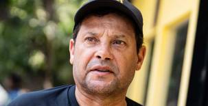 El entrenador del Real España, Jeaustin Campos, hablando con DIEZ en la previa del partido frente al Olimpia de este martes en Tegucigalpa. Fotos: Mauricio Ayala