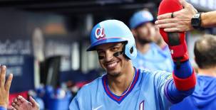 El hondureño destaca en la temporada 2026 con los Bravos de Atlanta donde lideran el Este de la Liga Nacional de la MLB. Sus compañeros de roster tiene mucha trayectoria y uno tiene de los contratos más millonarios.