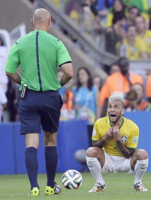 Brasil eliminó a Chile en los penales y pasó a cuartos.