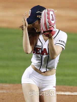 El sensual saque de la coreana de Chon Seol Hwa