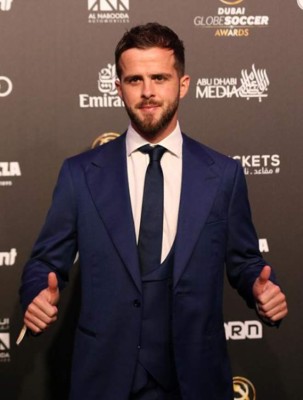 Georgina Rodríguez deslumbra en la gala de los premios Globe Soccer Awards con un sensual vestido