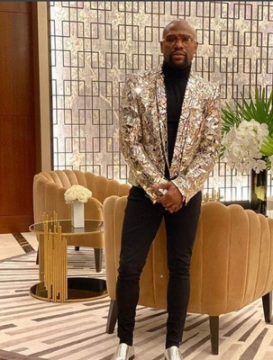 Muchos billetes, bailarinas y cantantes famosos: Así celebró Mayweather su cumpleaños 43