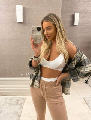 Crack del Manchester City, Riyad Mahrez, es captado besando a la exnovia del Kun Agüero