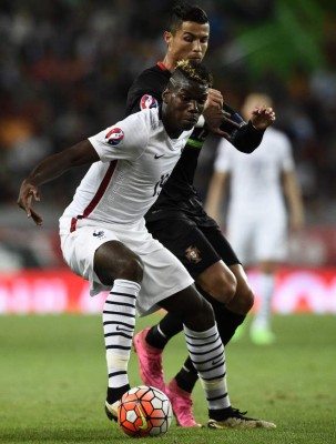 FOTOS: Así se frustró y pateó Cristiano Ronaldo a Paul Pogba