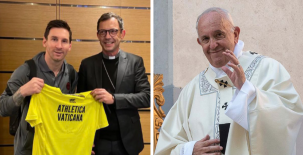 El domingo Messi recibió la camiseta firmada por el Papa Francisco de manos de monseñor Emmanuel Gobilliard.