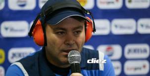 La razón por la que Javier López salió con unos audífonos a la conferencia de prensa: Yo formo parte del espectro autista