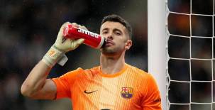 Joan García es el arquero titular del Barcelona y espera que no se repita lo del Atlético.