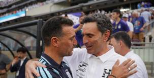 El entrenador de la Selección de Honduras, José Francisco Molina, se reencontró con su amigo Lionel Scalini, técnico de Argentina, con quien compartió en la época de futbolista en el Deportivo La Coruña.