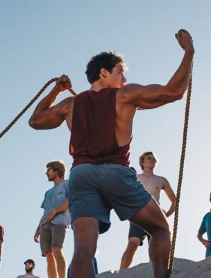 Tras los pasos de su padre: El tremendo físico del hijo de Schwarzenegger, hincha del Barcelona&nbsp;&nbsp;