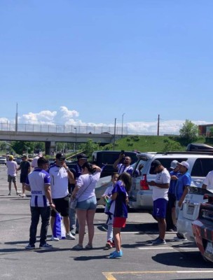¡Ambientazo en Denver! Catrachos invaden afueras del Empower Field previo al Honduras-EUA