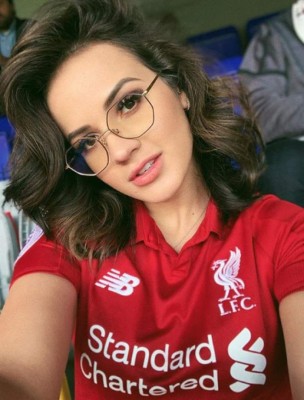 Rebeca Tavares, la mujer que se inspiró a jugar fútbol por Ronaldinho y que es novia de figura del Liverpool