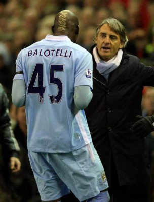 Mujeres, cárcel, mucho tabaco y despedido: Los escándalos que han frustrado la vida de Balotelli