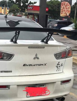 ¡Para morirse de la risa! Los insólitos mensajes que se ven en buses y taxis de Honduras