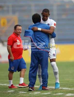 NO SE VIO EN TV: El detallazo de Bengtson con JC Espinoza y el homenaje a Adriel