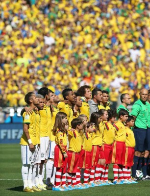 Aficionados disfrutan el Mundial a ritmo de samba.