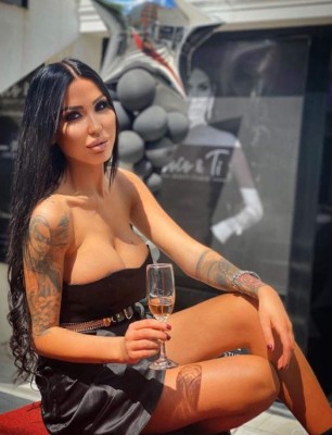 Encontrado con 26 hombres y 9 mujeres: Detienen a árbitro de Champions por prostitución, tráfico de armas y drogas&nbsp;&nbsp;