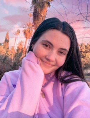 El drama de una joven influencer que es alérgica al agua: un sorbo le corta la lengua y sus lágrimas le hacen daño