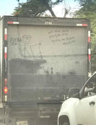 ¡Para morirse de la risa! Los insólitos mensajes que se ven en buses y taxis de Honduras