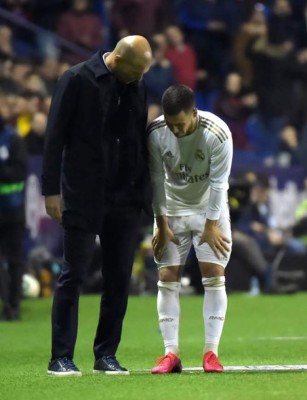 Caras largas, el gesto de Hazard tras la nueva lesión y el 'look' de Isco en la derrota del Real Madrid&nbsp;&nbsp;