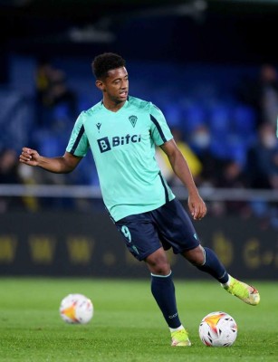 Triplete, euforia total y nuevo festejo: Así fue la brillante actuación del Choco Lozano en el Villarreal-Cádiz