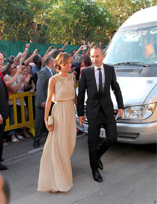 Xavi Hernández contrae matrimonio en Blanes con Nuria Cunillera.